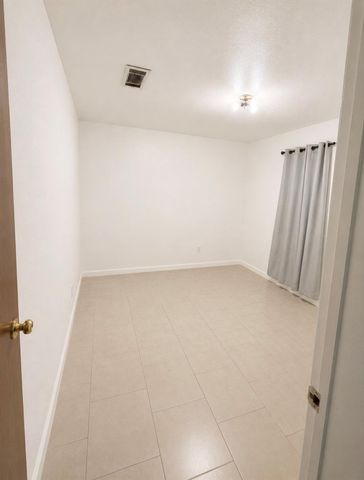 14526 Roundstone Lane, Houston, TX 77015