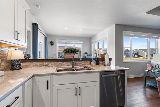 2950 E TURQUOISE LANE, Appleton, WI 54913