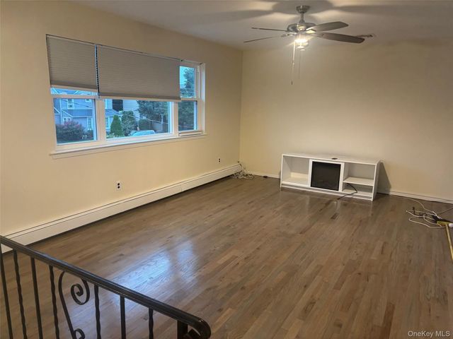 115 Park Avenue A, Hicksville, NY 11801