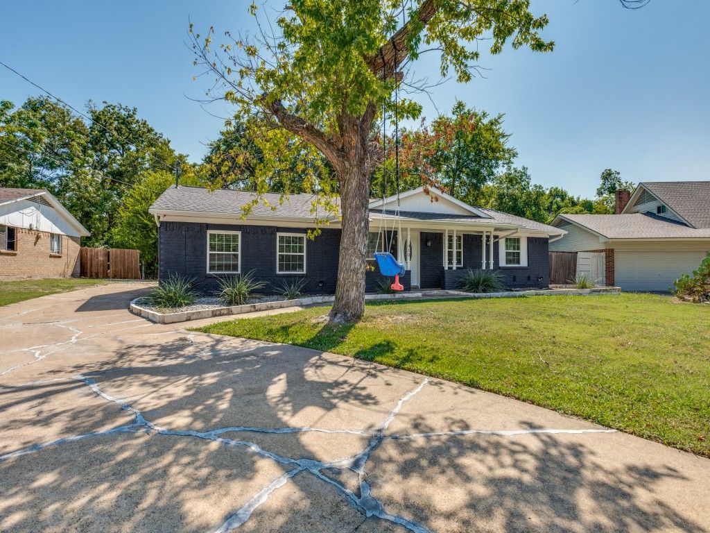 410 Falling Leaves Drive, Duncanville, TX 75116