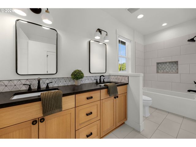 4328 Nw PADDOCK Ln, Camas, WA 98607