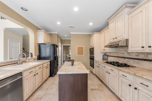 3902 Lakeridge Canyon Drive, Sugar Land, TX 77498