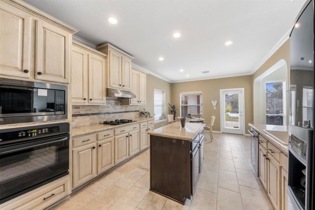 3902 Lakeridge Canyon Drive, Sugar Land, TX 77498