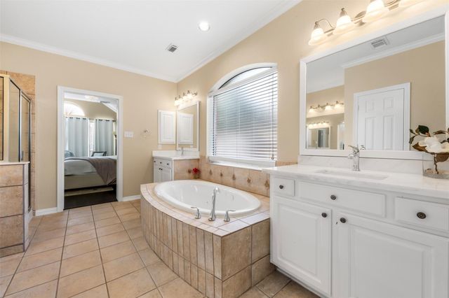 3902 Lakeridge Canyon Drive, Sugar Land, TX 77498