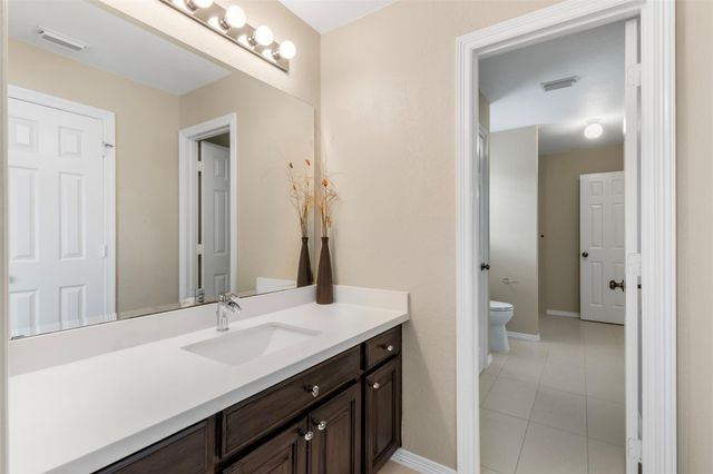 3902 Lakeridge Canyon Drive, Sugar Land, TX 77498