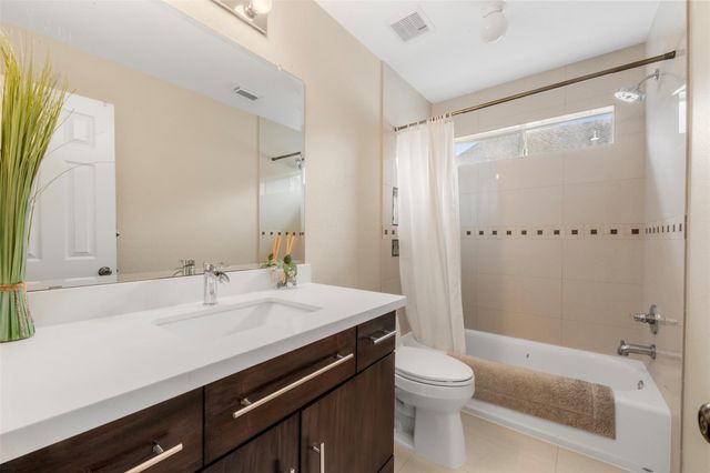 3902 Lakeridge Canyon Drive, Sugar Land, TX 77498