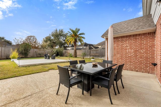 3902 Lakeridge Canyon Drive, Sugar Land, TX 77498
