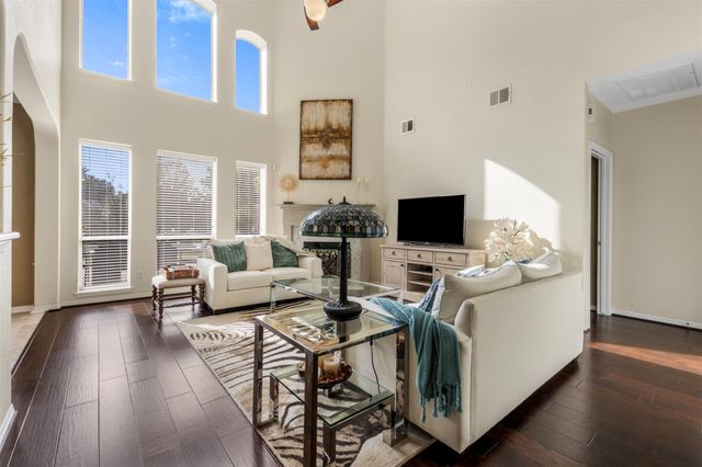 3902 Lakeridge Canyon Drive, Sugar Land, TX 77498