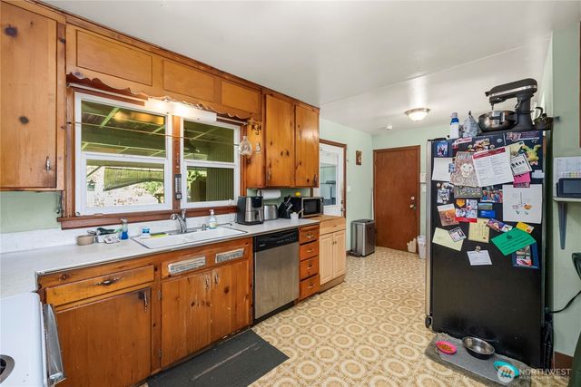 8446 E B Street, Tacoma, WA 98445