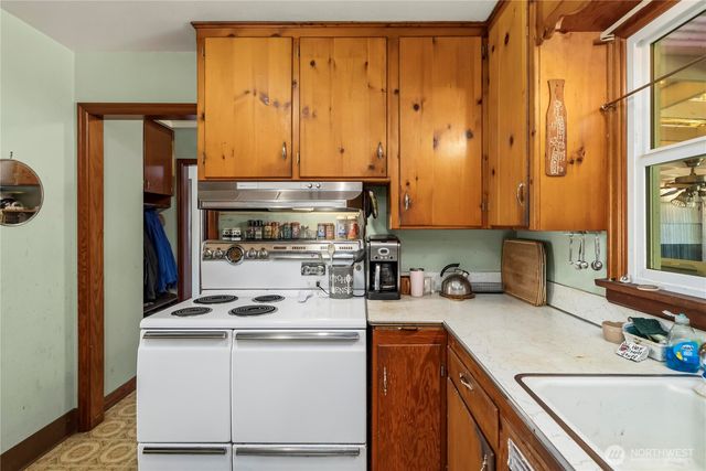 8446 E B Street, Tacoma, WA 98445