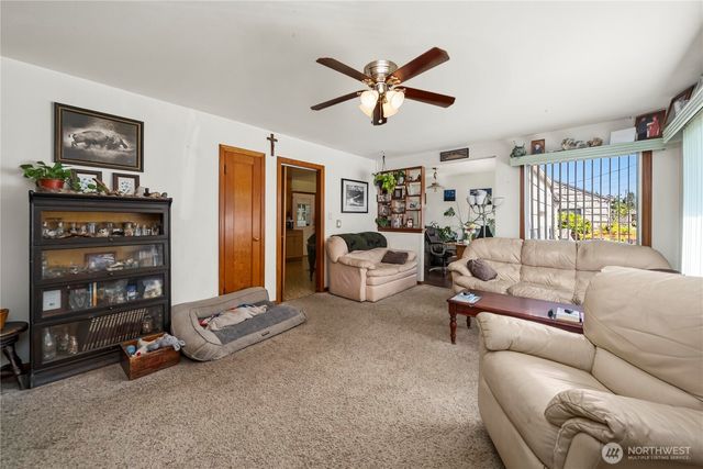 8446 E B Street, Tacoma, WA 98445
