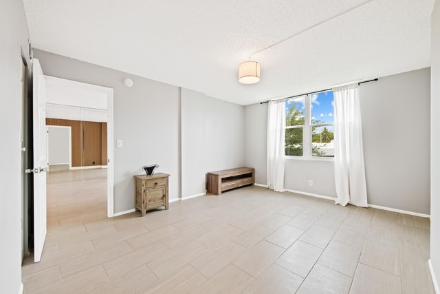 113 Royal Park Drive 2h, Oakland Park, FL 33309