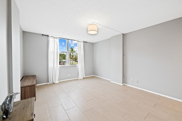 113 Royal Park Drive 2h, Oakland Park, FL 33309