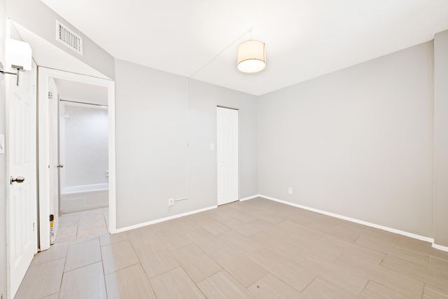 113 Royal Park Drive 2h, Oakland Park, FL 33309