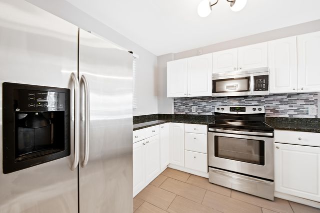 113 Royal Park Drive 2h, Oakland Park, FL 33309