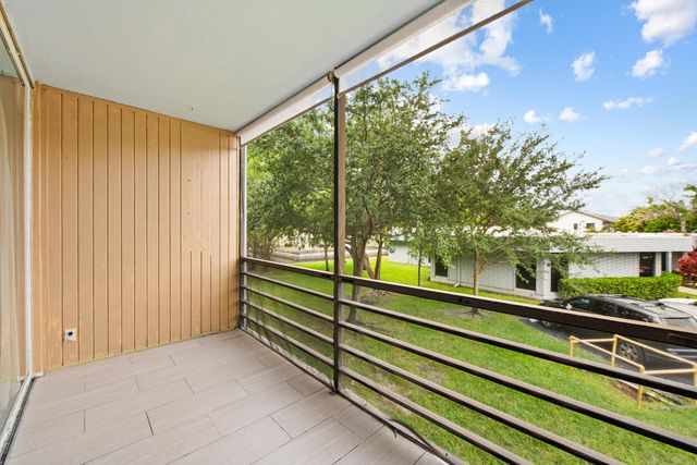 113 Royal Park Drive 2h, Oakland Park, FL 33309