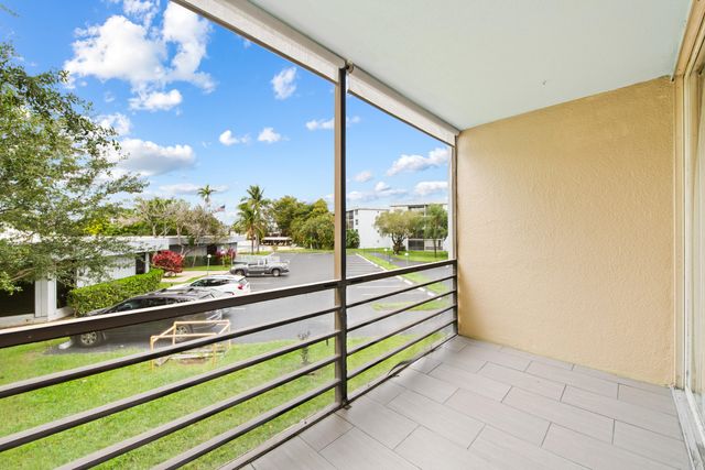 113 Royal Park Drive 2h, Oakland Park, FL 33309