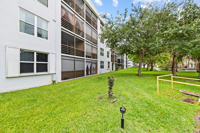 113 Royal Park Drive 2h, Oakland Park, FL 33309