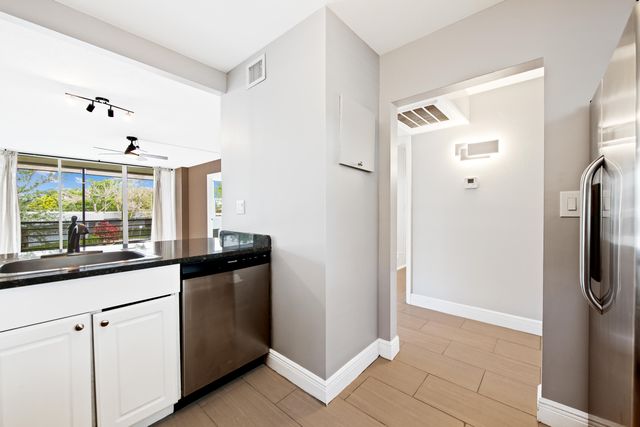 113 Royal Park Drive 2h, Oakland Park, FL 33309