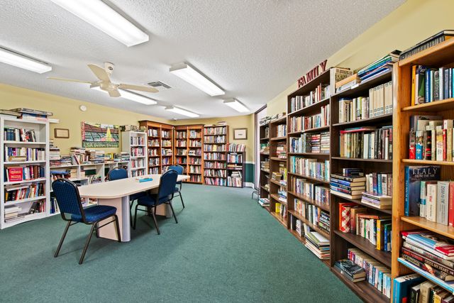 113 Royal Park Drive 2h, Oakland Park, FL 33309