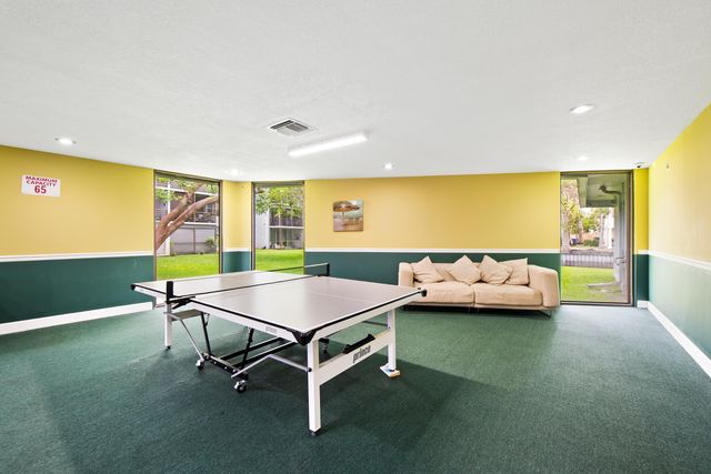 113 Royal Park Drive 2h, Oakland Park, FL 33309