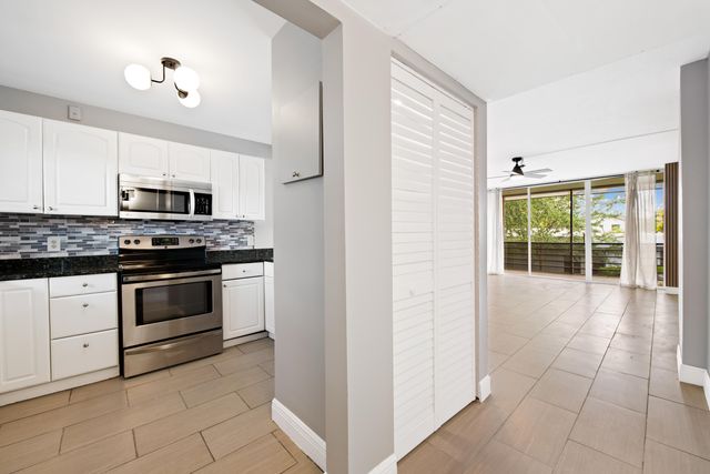 113 Royal Park Drive 2h, Oakland Park, FL 33309