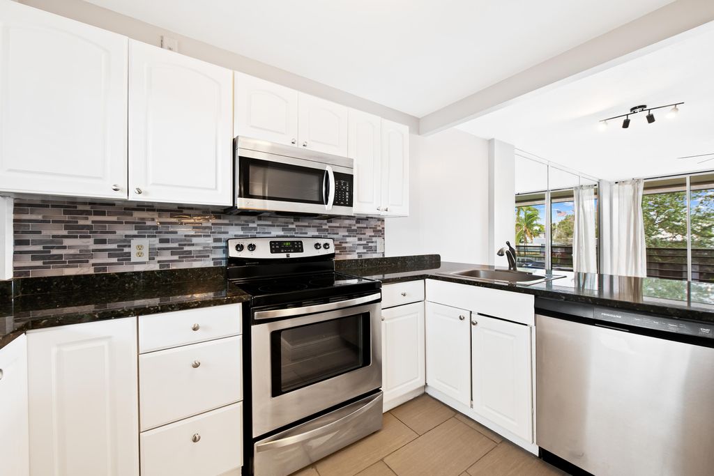 113 Royal Park Drive 2h, Oakland Park, FL 33309