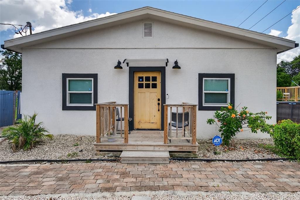 1726 W HUMPHREY STREET, Tampa, FL 33604