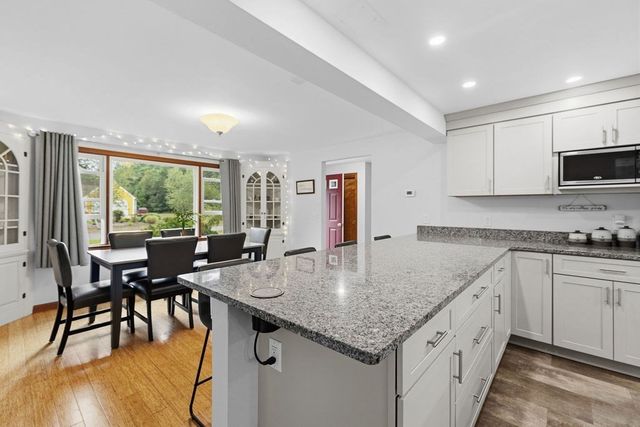 33 Woodland Rd, Rochester, MA 02770
