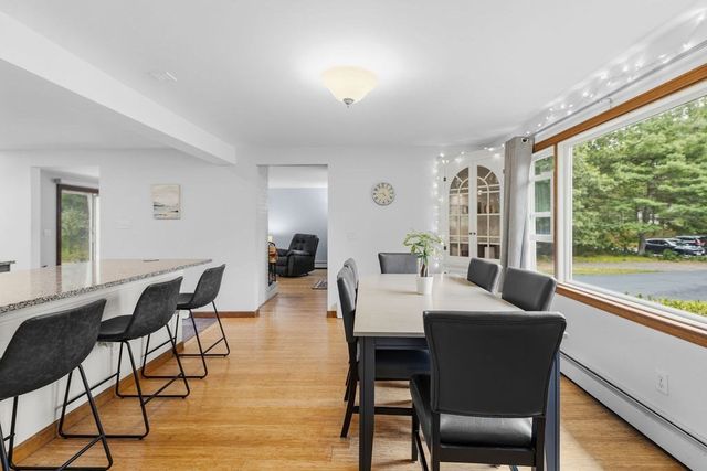 33 Woodland Rd, Rochester, MA 02770
