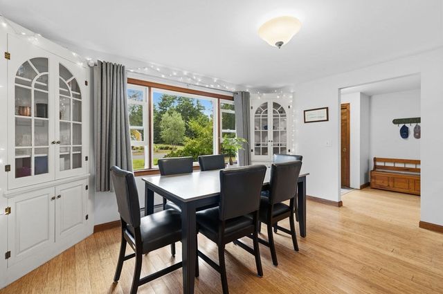 33 Woodland Rd, Rochester, MA 02770