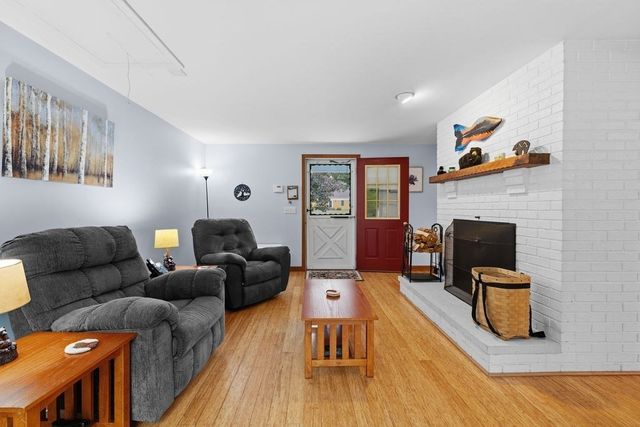 33 Woodland Rd, Rochester, MA 02770