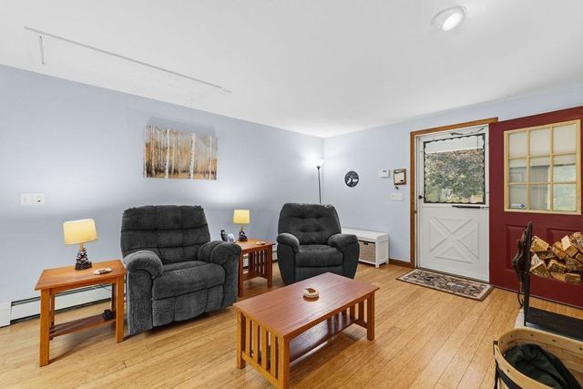 33 Woodland Rd, Rochester, MA 02770
