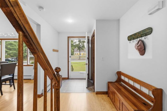 33 Woodland Rd, Rochester, MA 02770