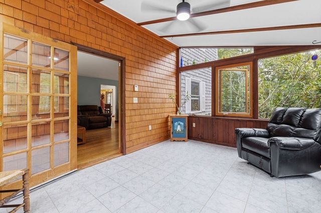 33 Woodland Rd, Rochester, MA 02770