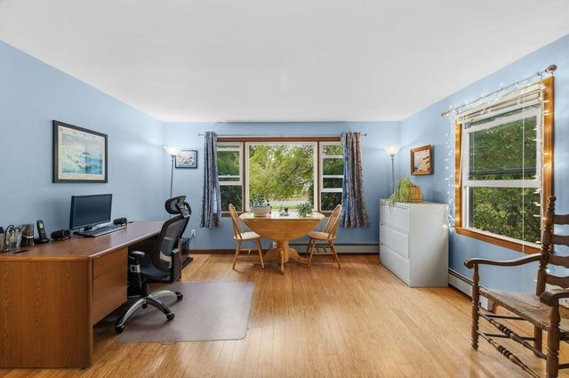 33 Woodland Rd, Rochester, MA 02770