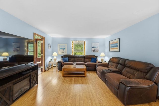 33 Woodland Rd, Rochester, MA 02770