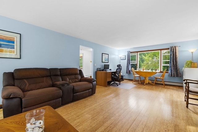 33 Woodland Rd, Rochester, MA 02770