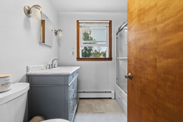 33 Woodland Rd, Rochester, MA 02770