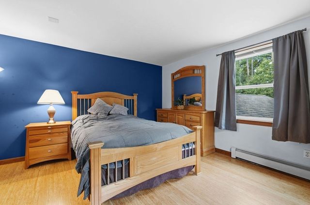 33 Woodland Rd, Rochester, MA 02770