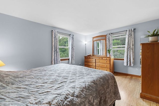 33 Woodland Rd, Rochester, MA 02770