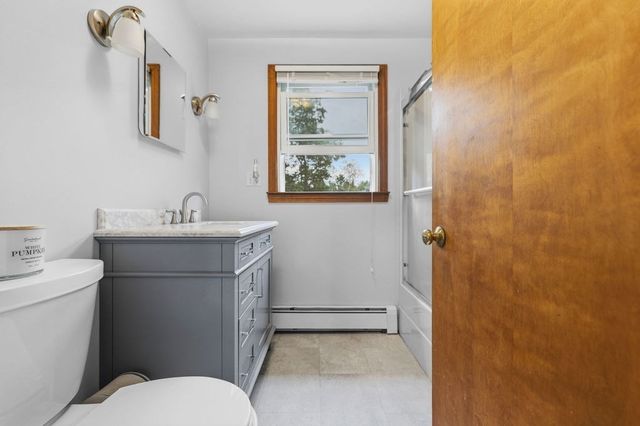 33 Woodland Rd, Rochester, MA 02770