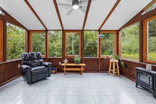 33 Woodland Rd, Rochester, MA 02770