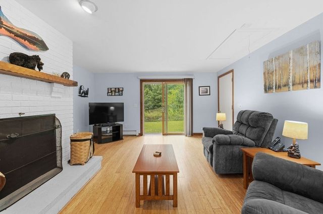 33 Woodland Rd, Rochester, MA 02770