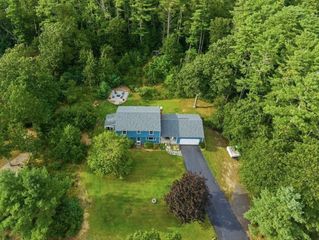 33 Woodland Rd, Rochester, MA 02770