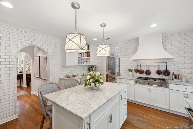 643 Terrell Rd, Terrell Hills, TX 78209