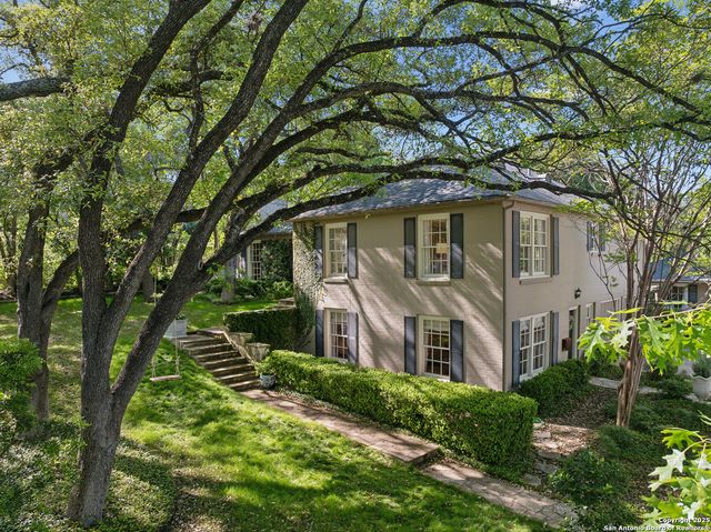 643 Terrell Rd, Terrell Hills, TX 78209