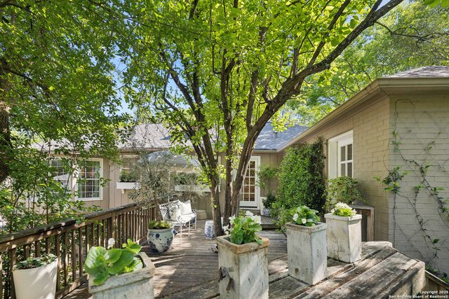 643 Terrell Rd, Terrell Hills, TX 78209