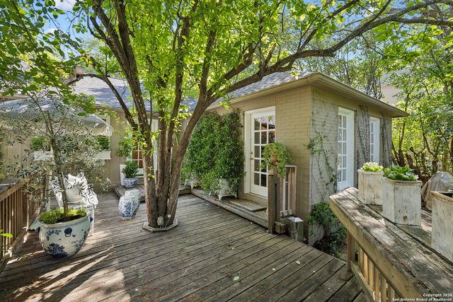 643 Terrell Rd, Terrell Hills, TX 78209