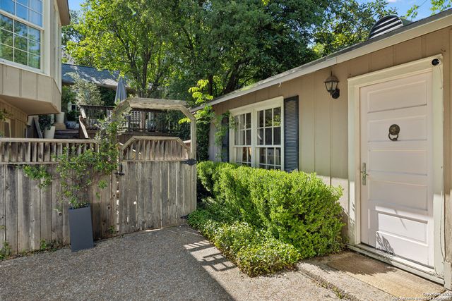 643 Terrell Rd, Terrell Hills, TX 78209